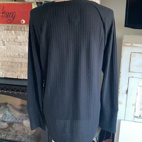 Chaser black waffle weave long sleeve shirt tunic rounded hi lo button sleeve - Picture 11 of 16